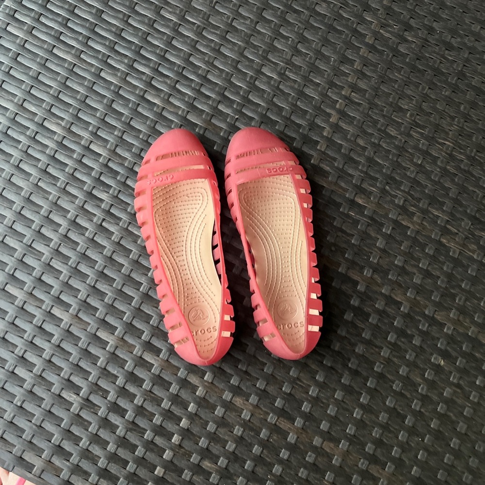 Crocs women’s Pink closed toe Adrina II flat jelly ballet water shoe sandal so 7